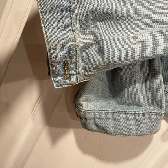 NWT New Collection Size M Light Wash Cotton Stretch Distressed Denim Jean Jacket - Picture 7 of 13